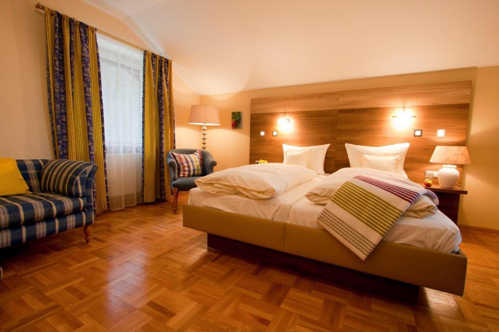 Hotel Burgwirt Deggendorf Exterior photo